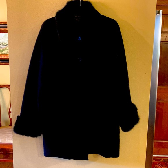 3/4 wool coat with angora (rabbit fur) collar and cuffs, excellent condition. - Picture 2 of 7